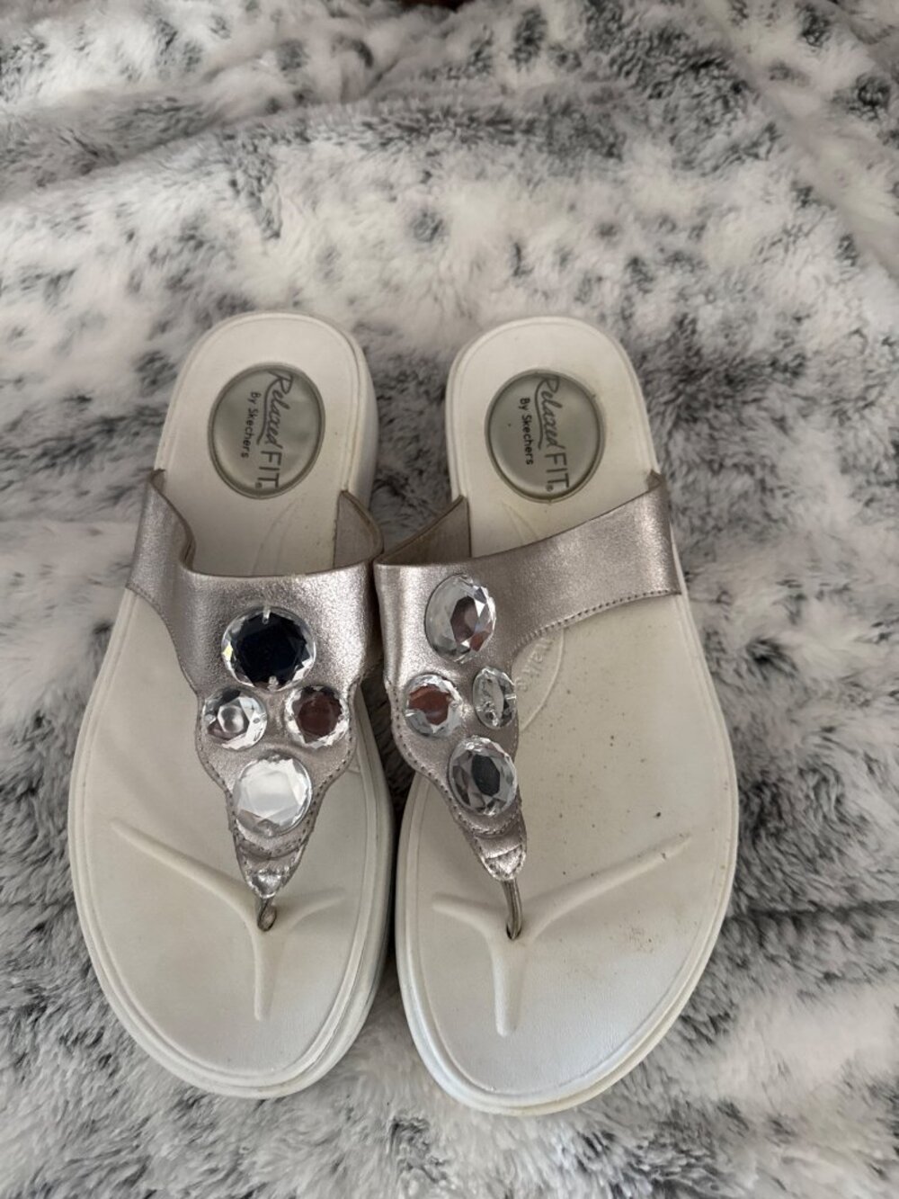 Skechers Relaxed Fit Silver Jeweled Thong Sandals size 8